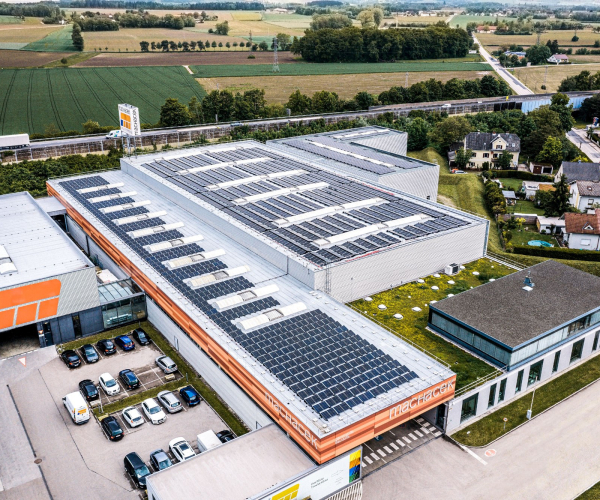 Photovoltaik Anlagen Dachbau Impressionen Firmengebaeude Machacek Baustoffhandel
