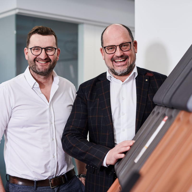 Dachbau Steildach Mitarbeiter Dietmar und Philipp Impressionen Machacek Baustoffhandel