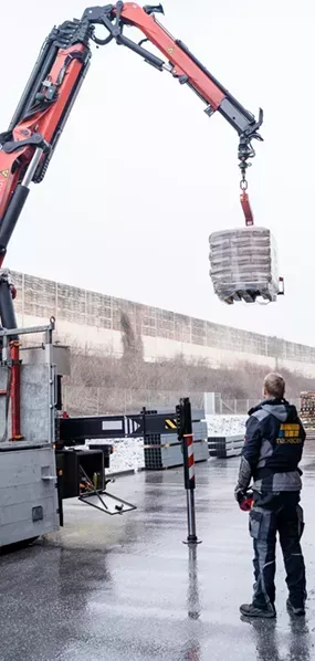 Hochbau abteilung kran mit baustoffen machacek baustoffhandel