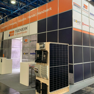 Energiesparmesse 2023 Newsbeitrag leerer Messestand Machacek Baustoffhandel