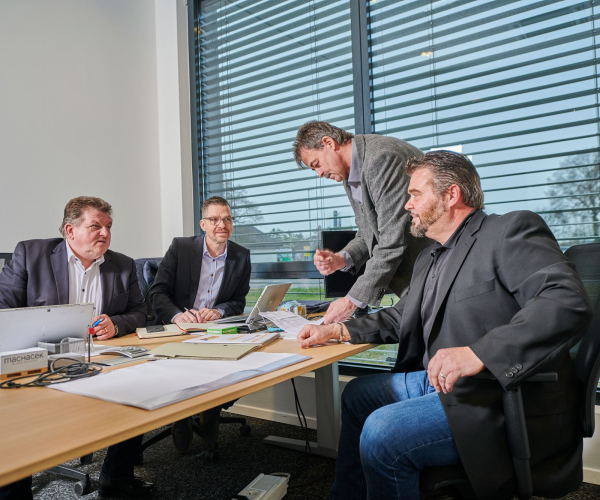 Arbeiten bei Machacek Team Besprechung Impressionen Machacek Baustoffhandel