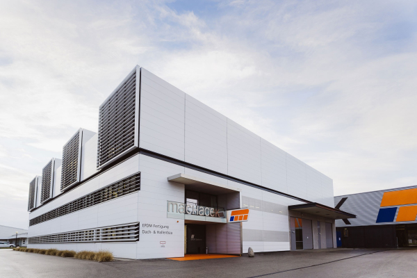 Flachdach Dachbau Impressionen Firmengebaeude Machacek Baustoffhandel